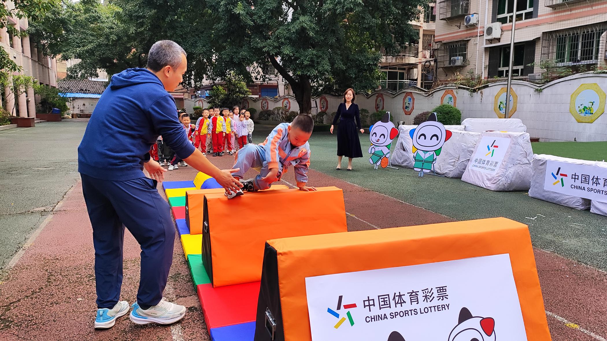 星空体育登录入口-本土足球明星温情助力青少年发展计划的简单介绍